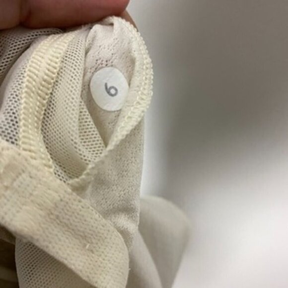 Lululemon Striped Active Cami Tank Top Scrunch Womens 6 Beige Built in Bra Yoga - Picture 5 of 7